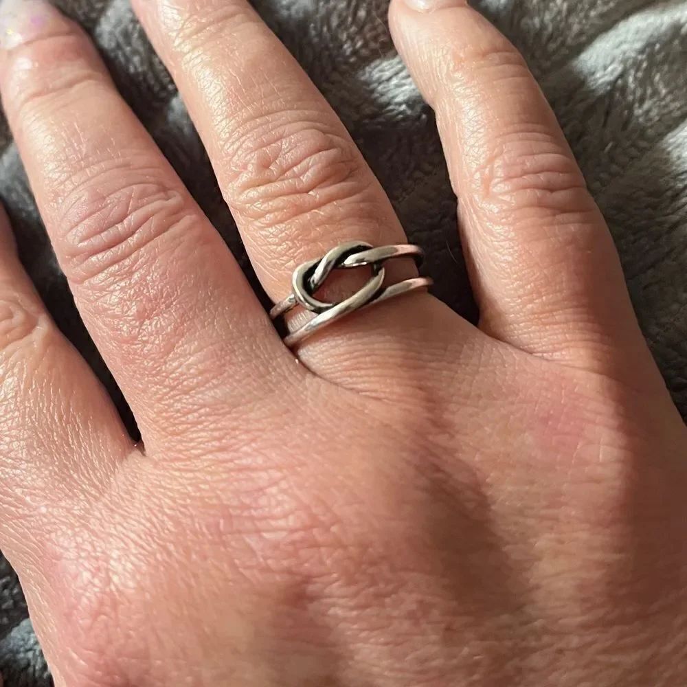 The Infinity Wire adjustable Ring in 925 Silver - Picture 7 of 8